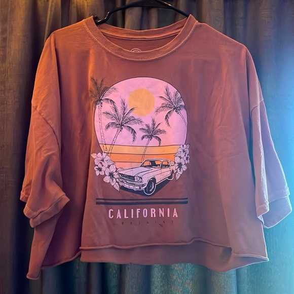 Brown with cute design on it great for summer crop top - Picture 1 of 3